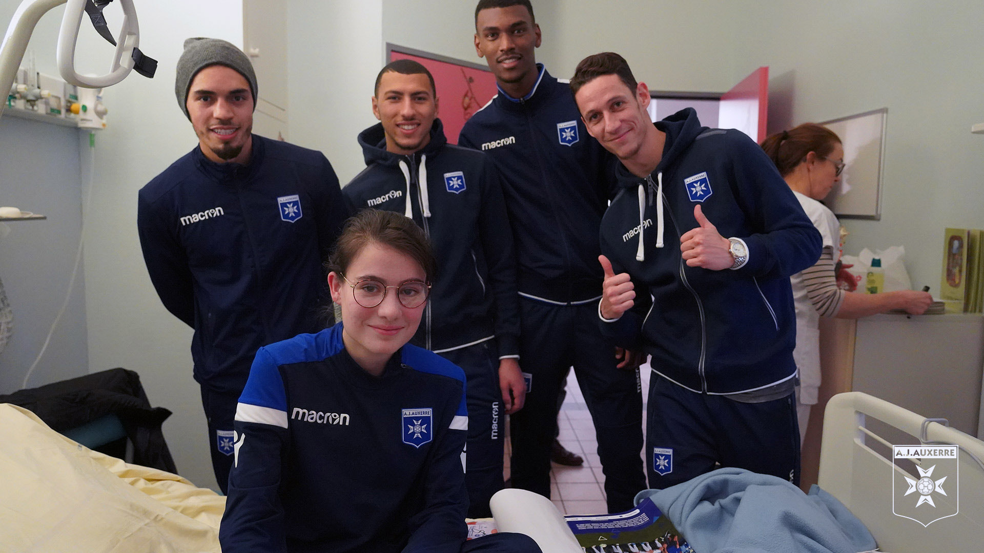 Quatre joueurs en visite à l'hôpital