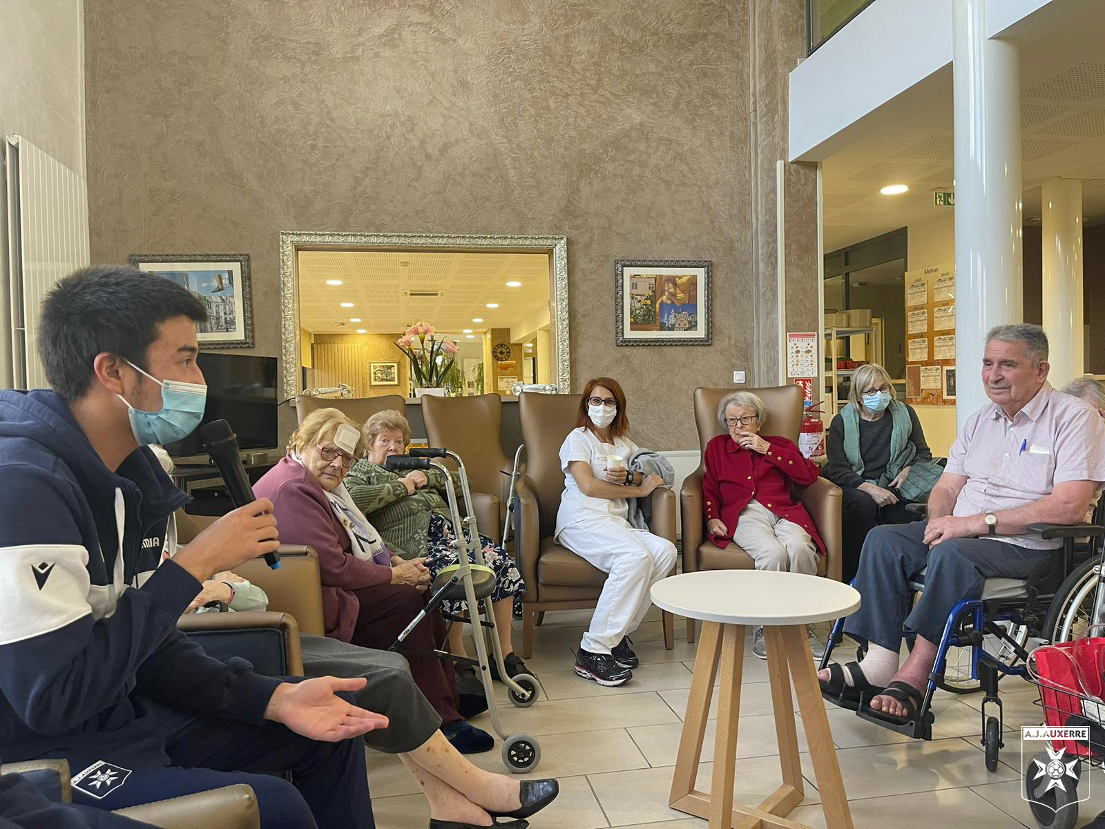 Le Centre de Formation AJA Acadomia en visite à la résidence La Saule