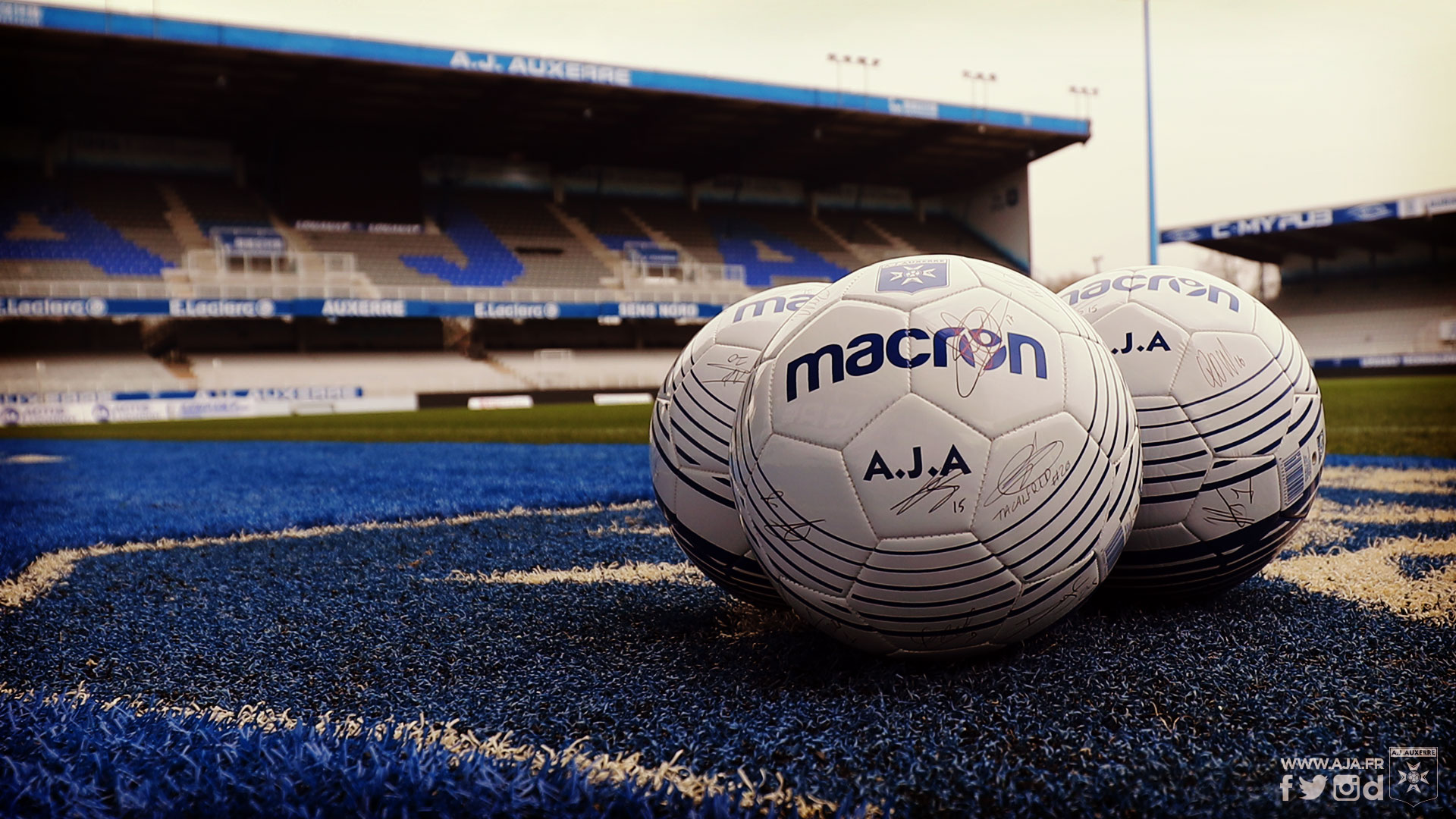 Gagne un ballon collector dédicacé par la TeamAJA
