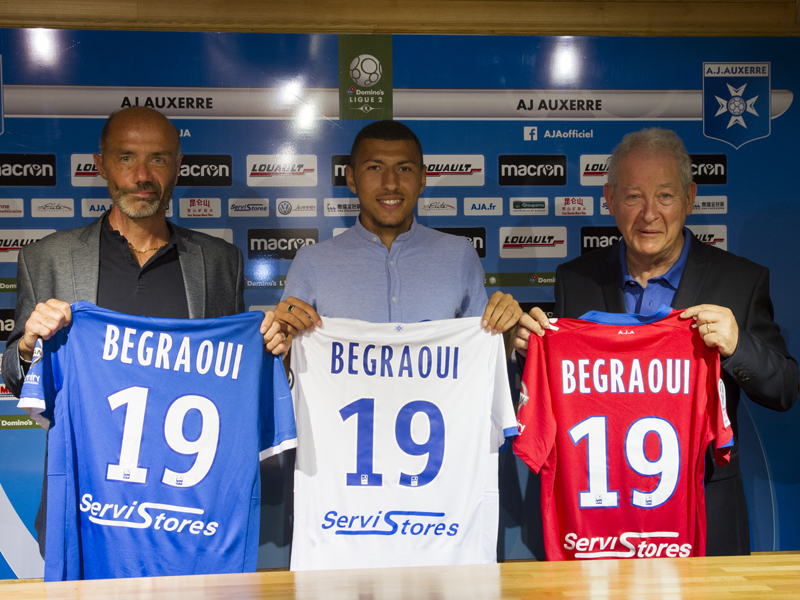 OFFICIEL : Yanis Begraoui signe son 1er contrat professionnel avec l’AJA !