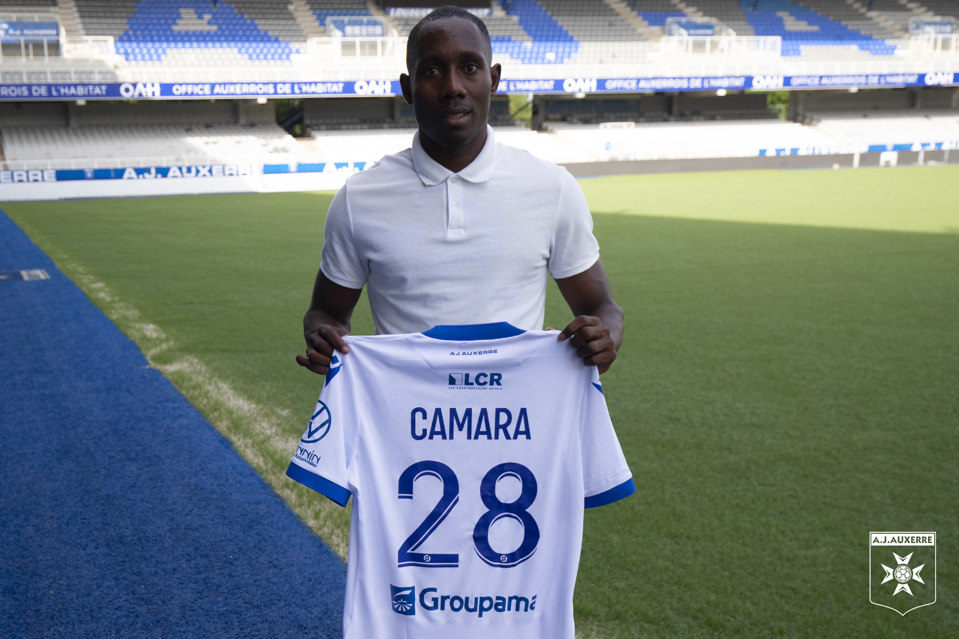 Ousmane Camara signe son premier contrat professionnel