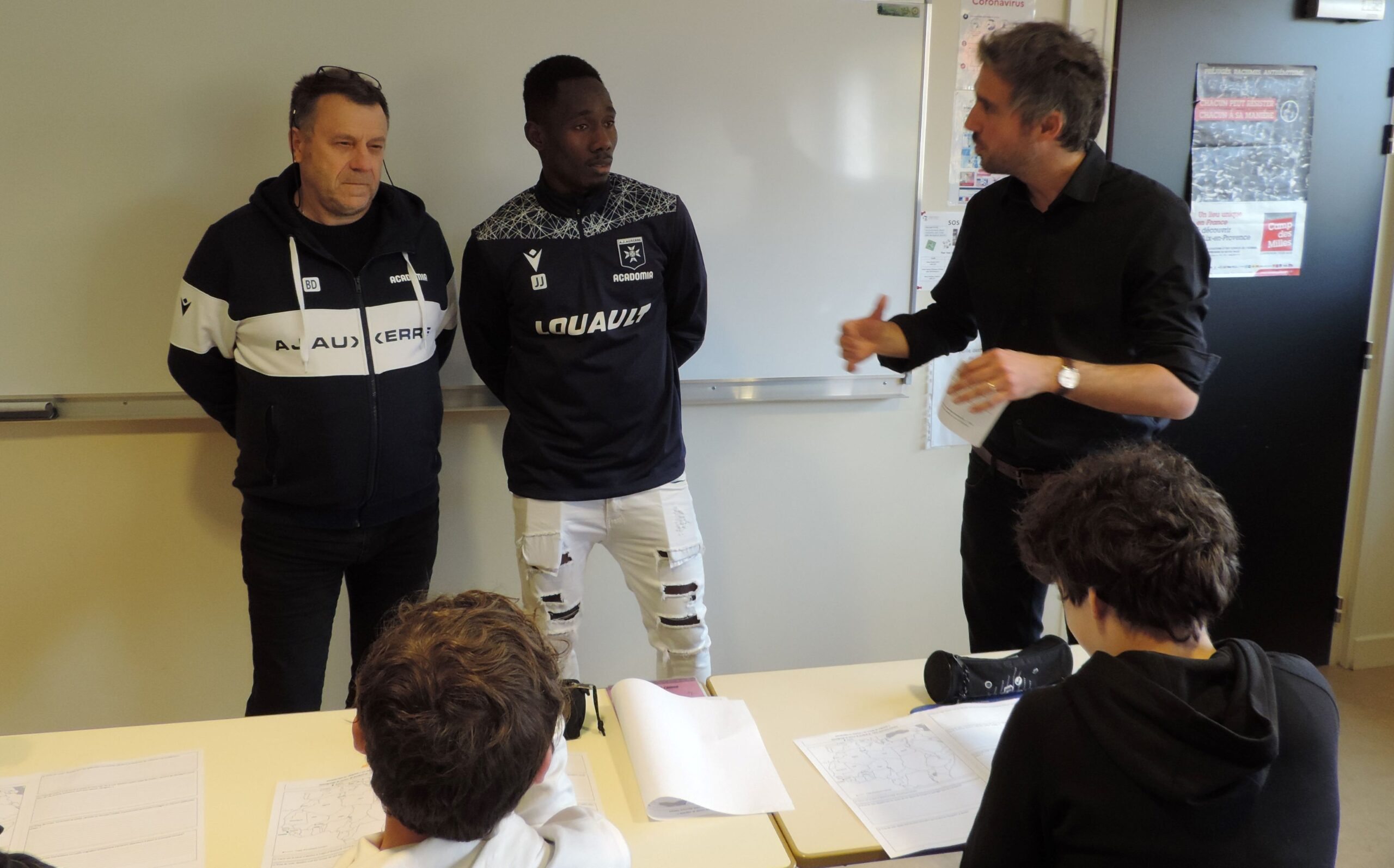 Ousmane Camara à la rencontre de collégiens auxerrois