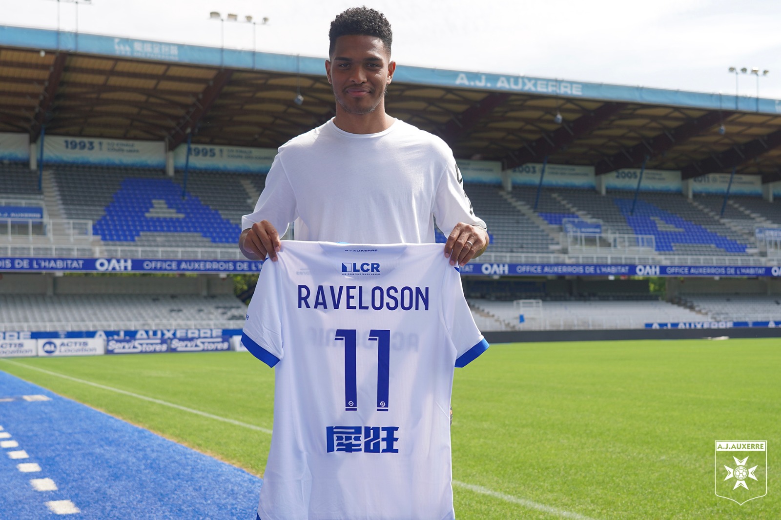 Rayan Raveloson rejoint l’AJA