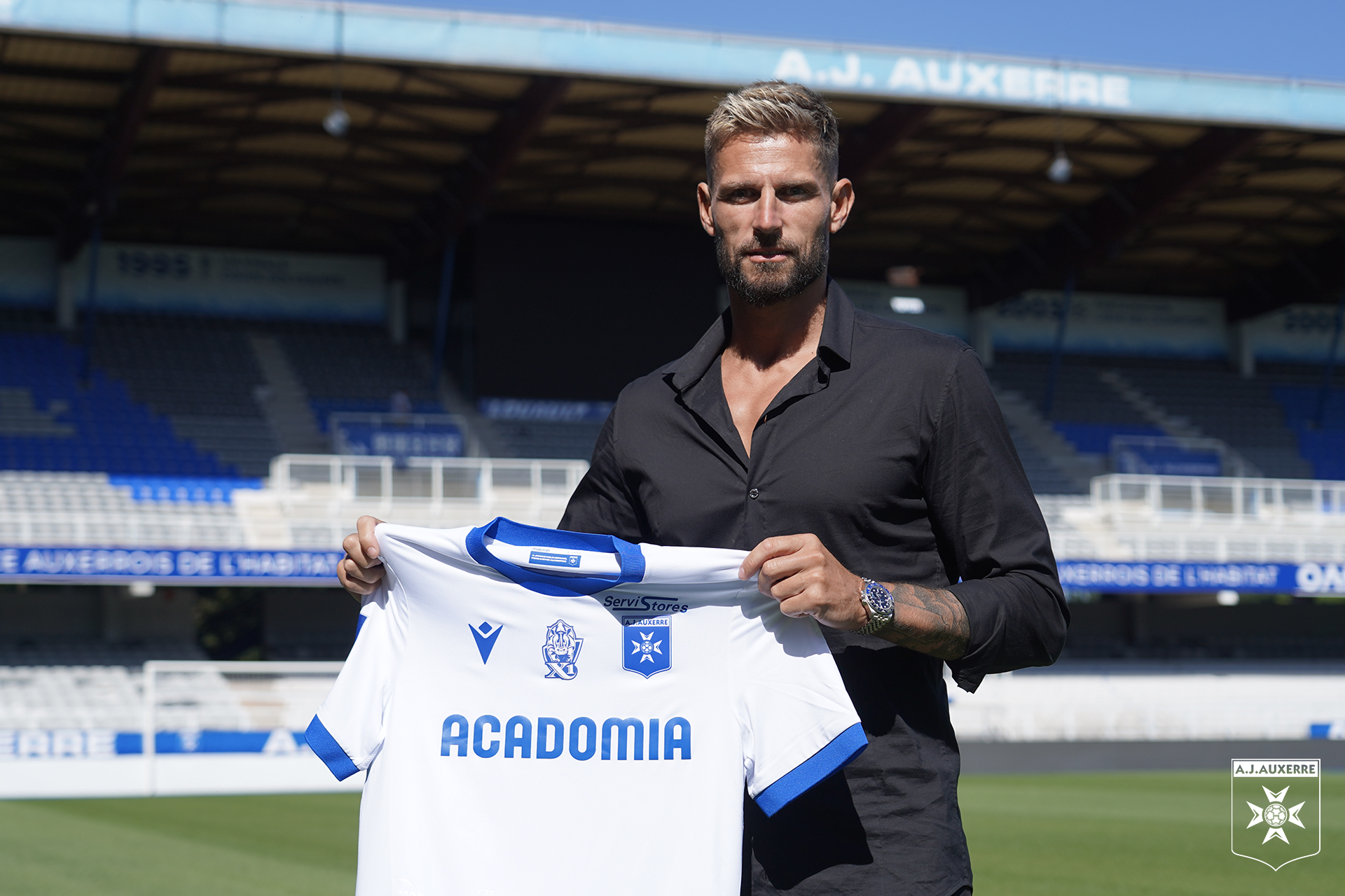 Benoît Costil signe à l'AJA