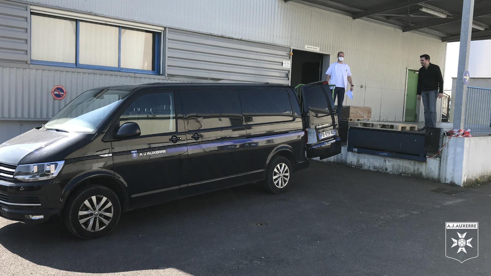 Une première livraison de 60000 masques déposée à l’hôpital