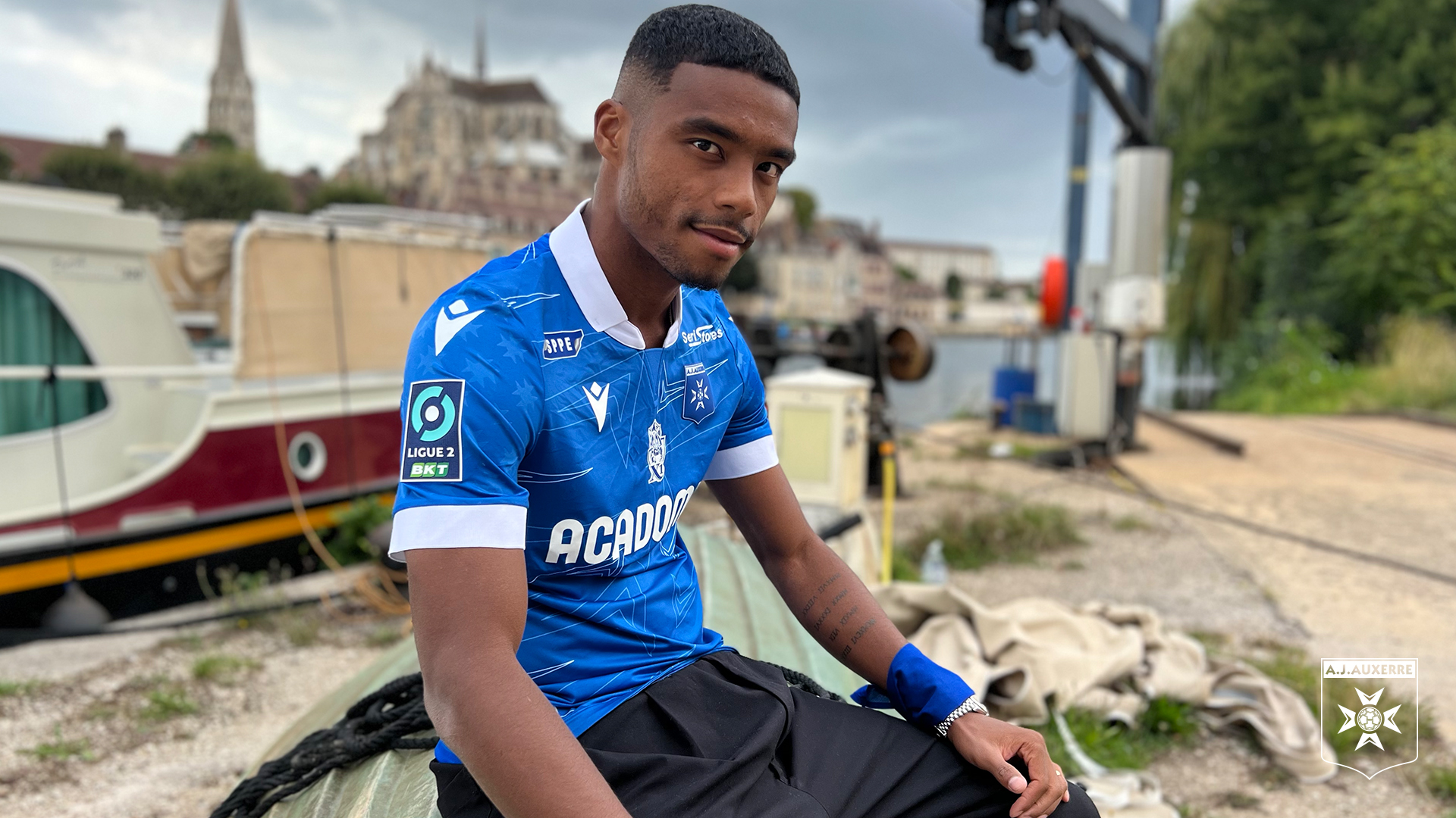 Ado Onaiwu signe à l’AJA